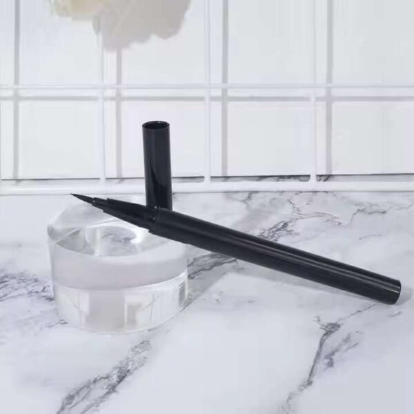black eyeliner - Image 3