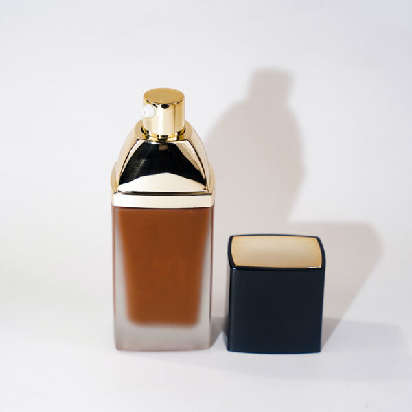 Ultimate Coverage Liquid Foundation – Full Coverage, Smooth Application, Long-Lasting, Oil-Free & Hydrating - Image 2