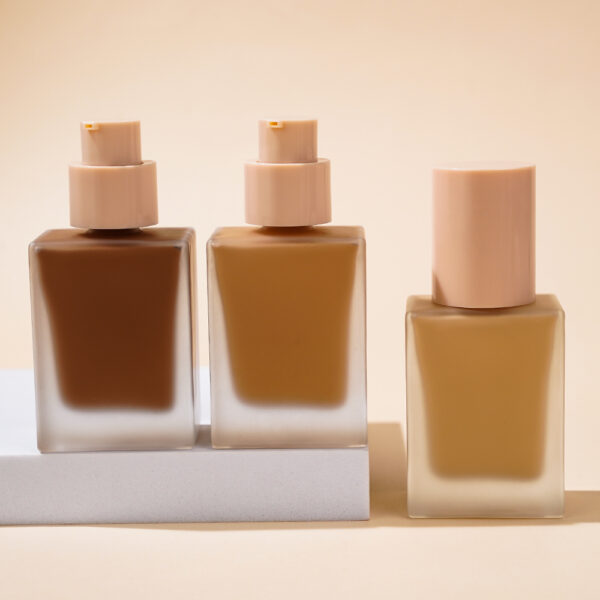 Matte Foundation – Lightweight, Natural Matte Finish, 18 hours lasting - Image 3
