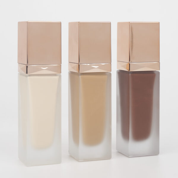 golden Perfect Glow Liquid Foundation – Lightweight, Buildable Coverage, Natural Matte Finish, Long-Lasting, Hydrating Formula - Image 3