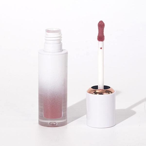 Liquid Blush – Buildable, Long-Lasting Color for Cheeks and Lips – Natural, Dewy Finish, Easy Application - Image 5